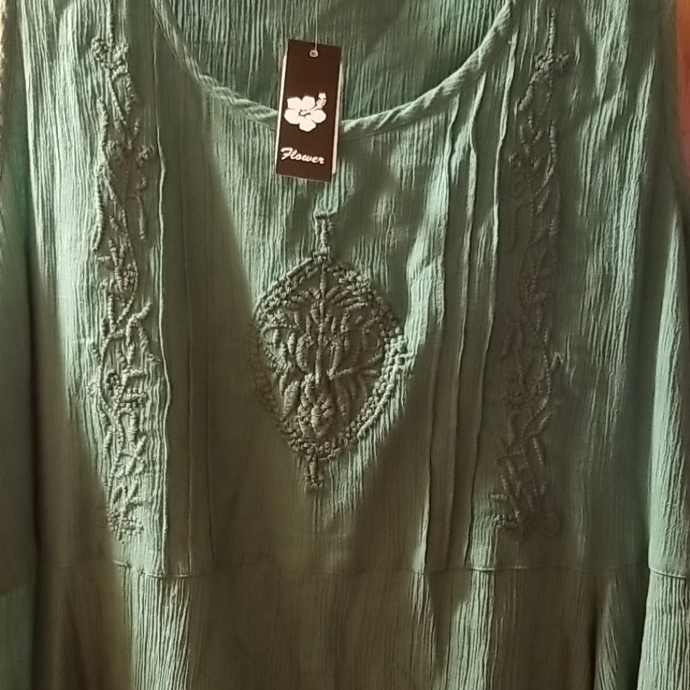 Flower Green Boho Top with Embroidery 3x - Picture 2 of 6